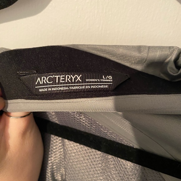 Arc’terxy rain jacket - Picture 4 of 7